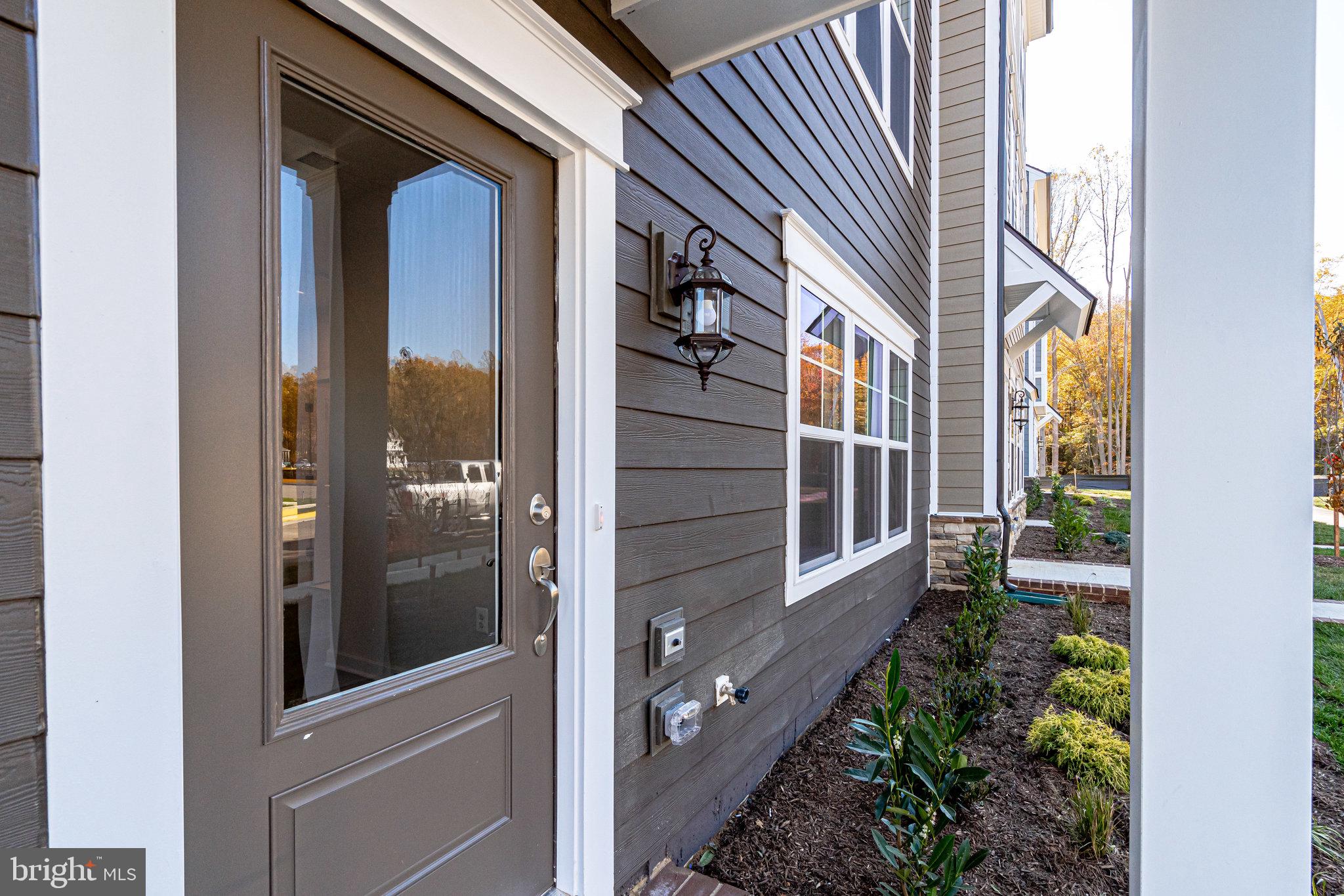 1759 AUTUMN MAPLE LEAF DRIVE