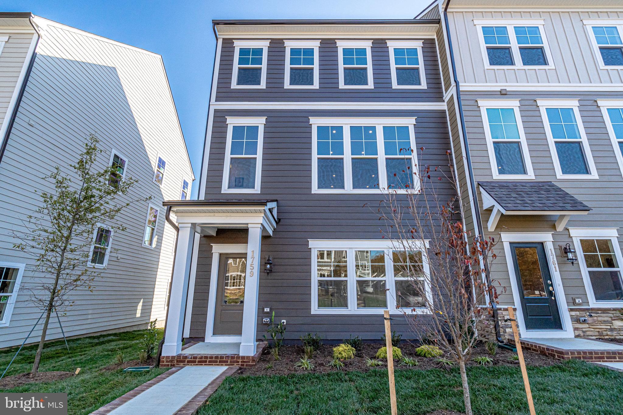 1759 AUTUMN MAPLE LEAF DRIVE