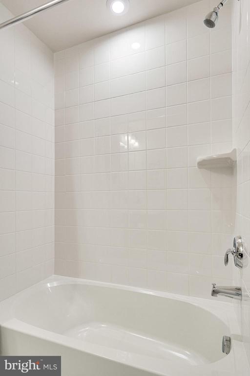 1759 AUTUMN MAPLE LEAF DRIVE