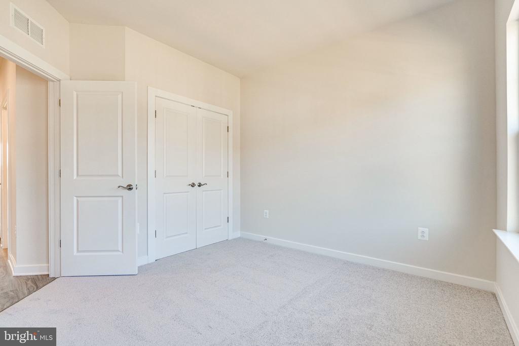 1759 AUTUMN MAPLE LEAF DRIVE