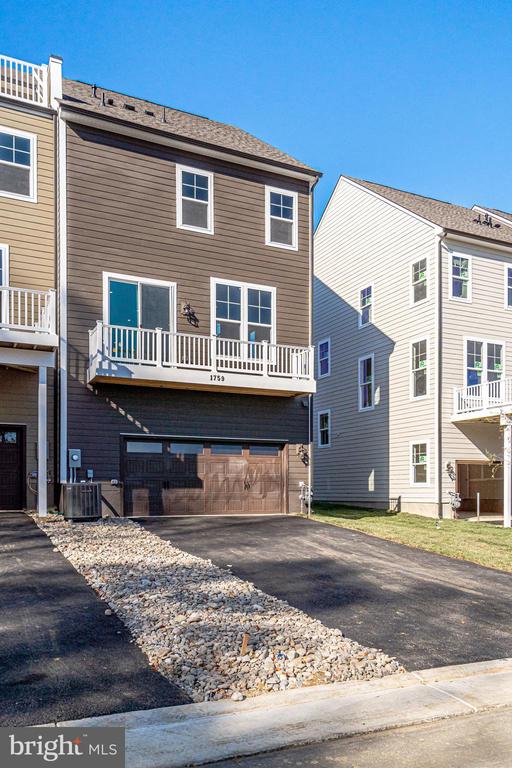 1759 AUTUMN MAPLE LEAF DRIVE