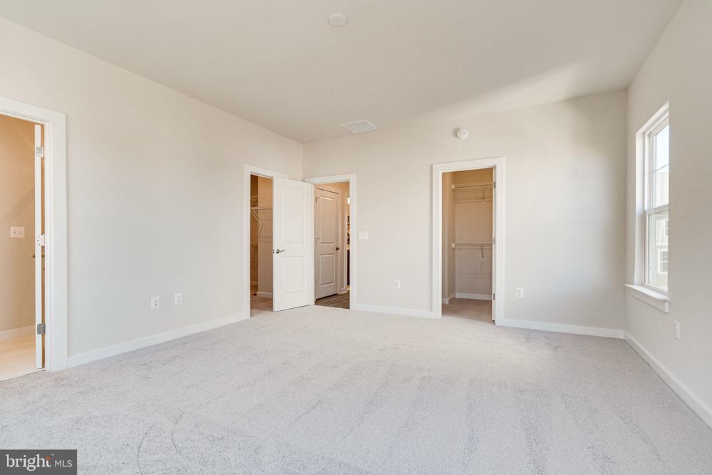 1759 AUTUMN MAPLE LEAF DRIVE