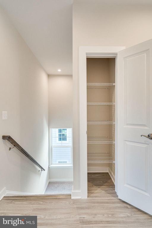 1759 AUTUMN MAPLE LEAF DRIVE
