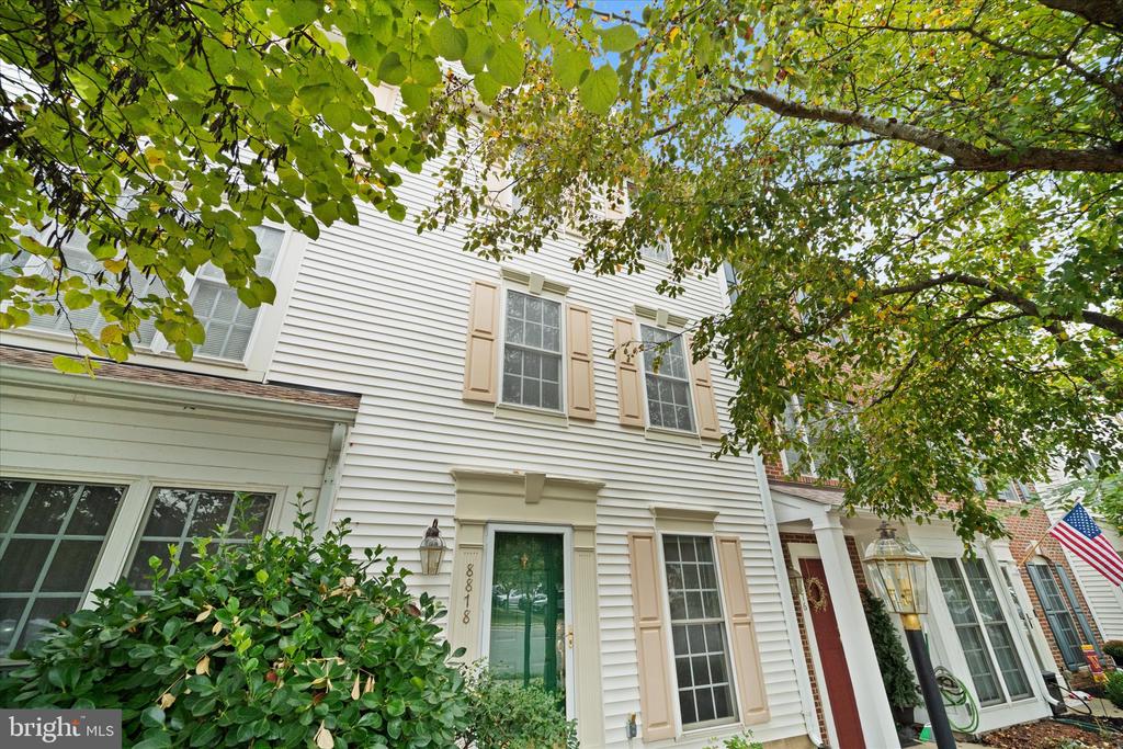 8878 STABLE FOREST PLACE