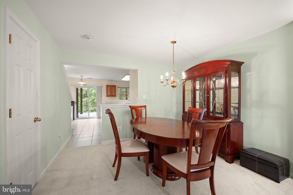 8878 STABLE FOREST PLACE
