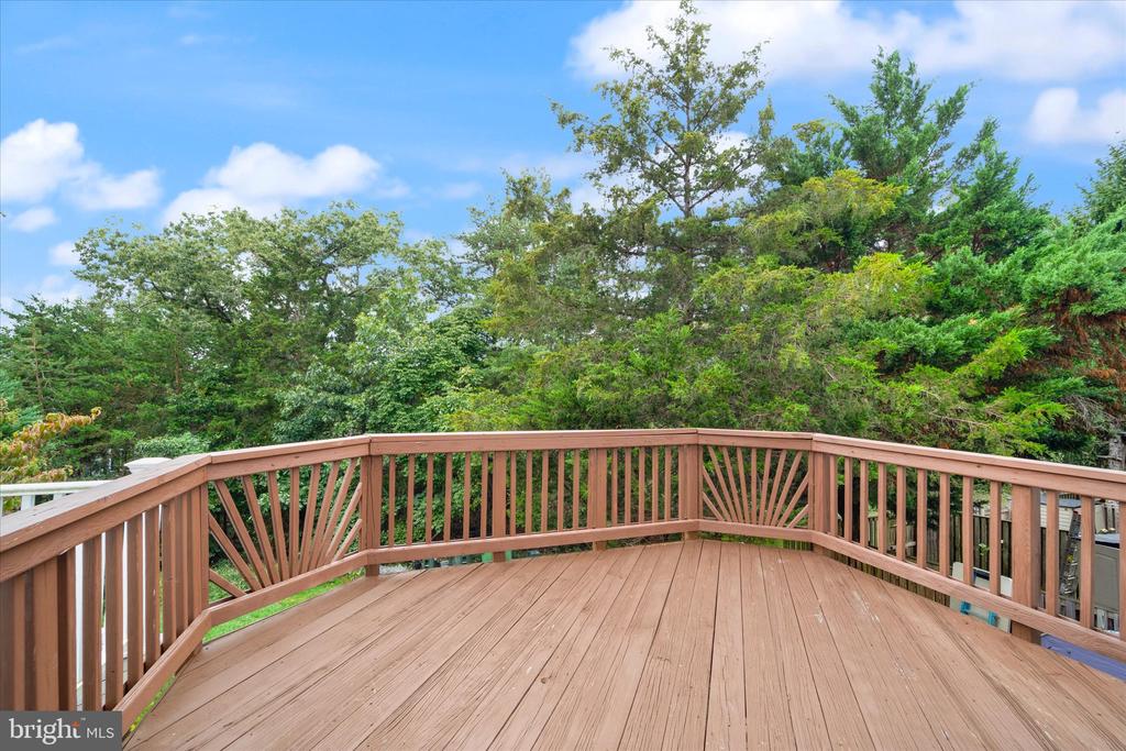8878 STABLE FOREST PLACE