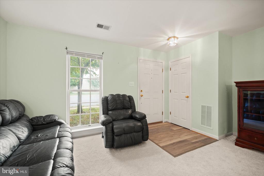 8878 STABLE FOREST PLACE