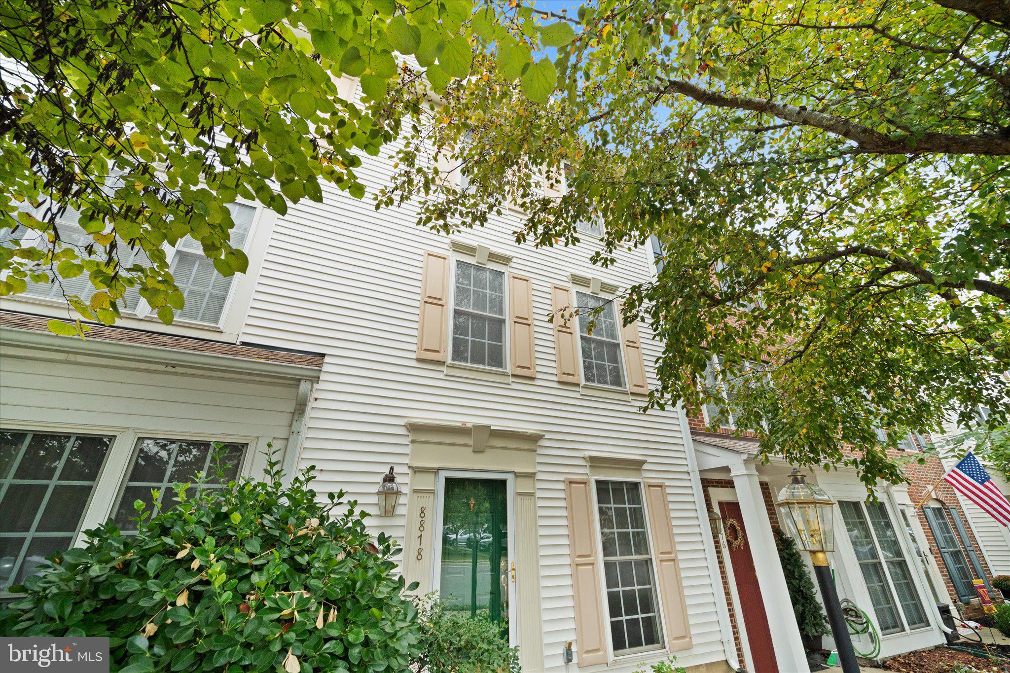 8878 STABLE FOREST PLACE