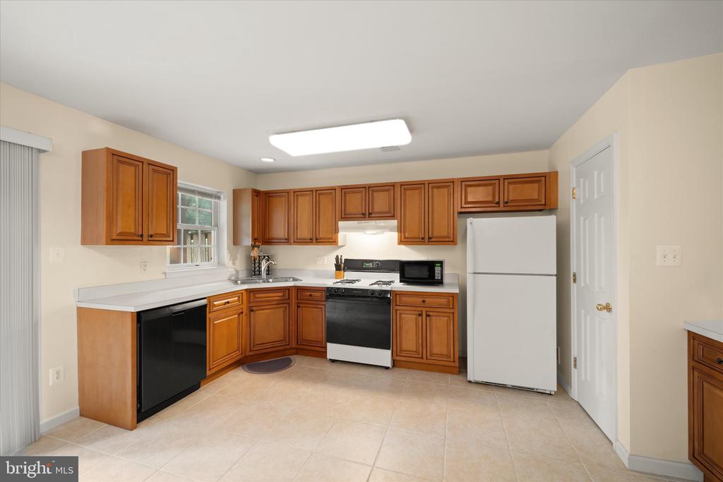 8878 STABLE FOREST PLACE