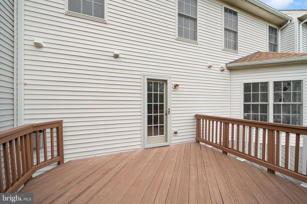 8878 STABLE FOREST PLACE