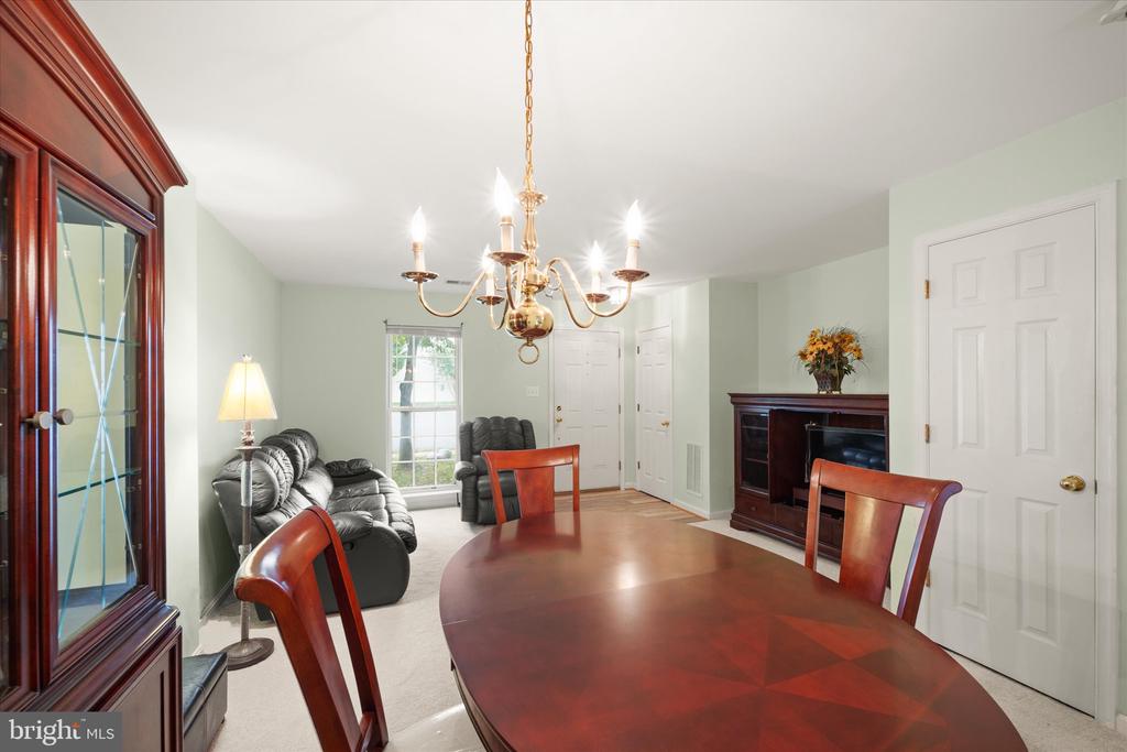 8878 STABLE FOREST PLACE