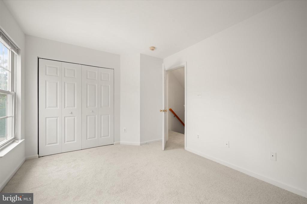 8878 STABLE FOREST PLACE