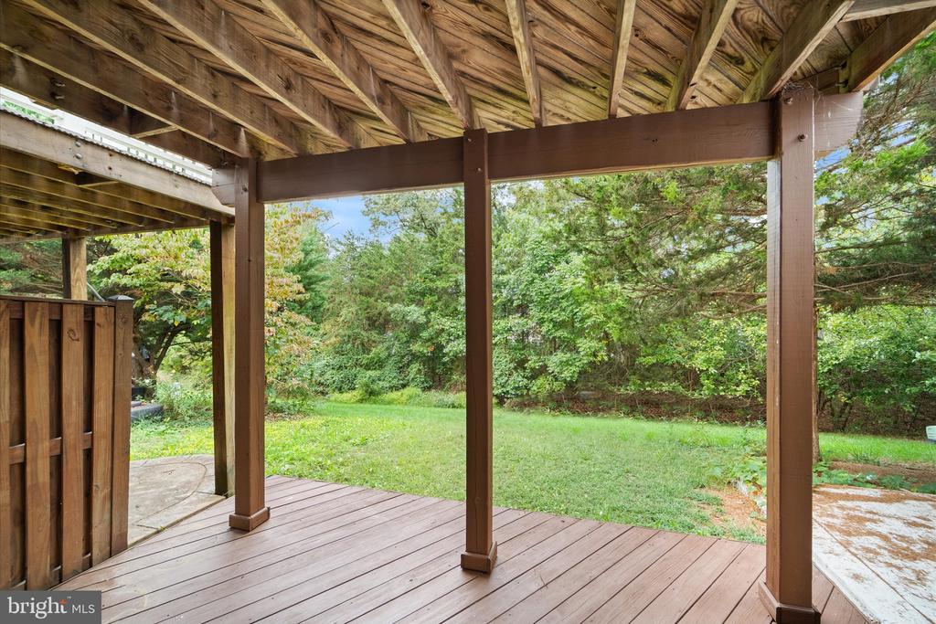 8878 STABLE FOREST PLACE