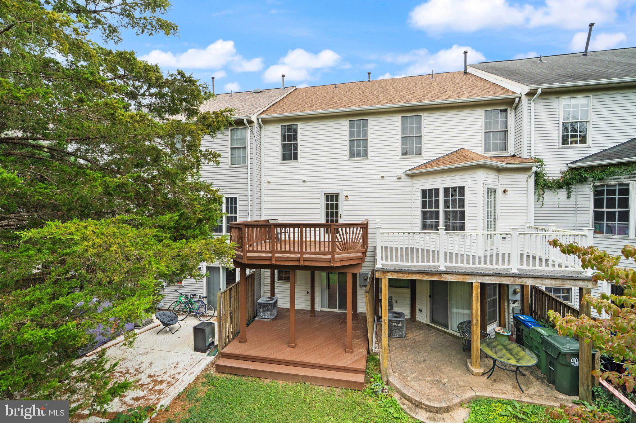 8878 STABLE FOREST PLACE