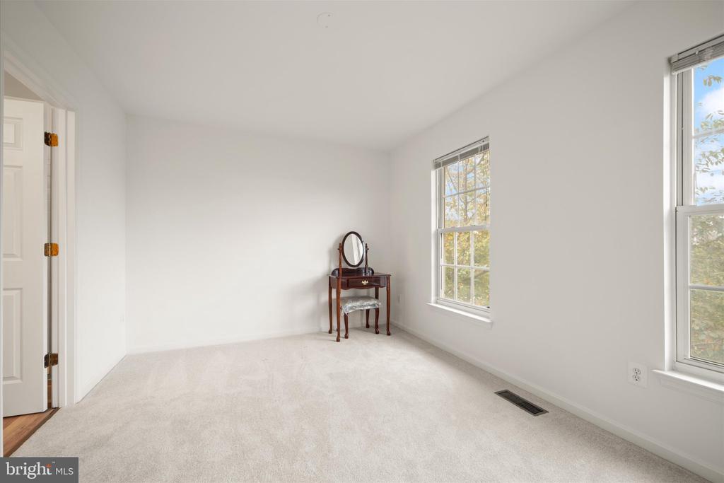 8878 STABLE FOREST PLACE