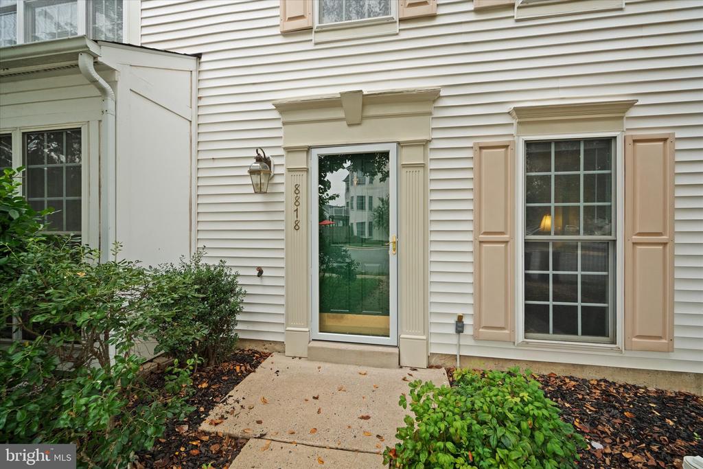 8878 STABLE FOREST PLACE