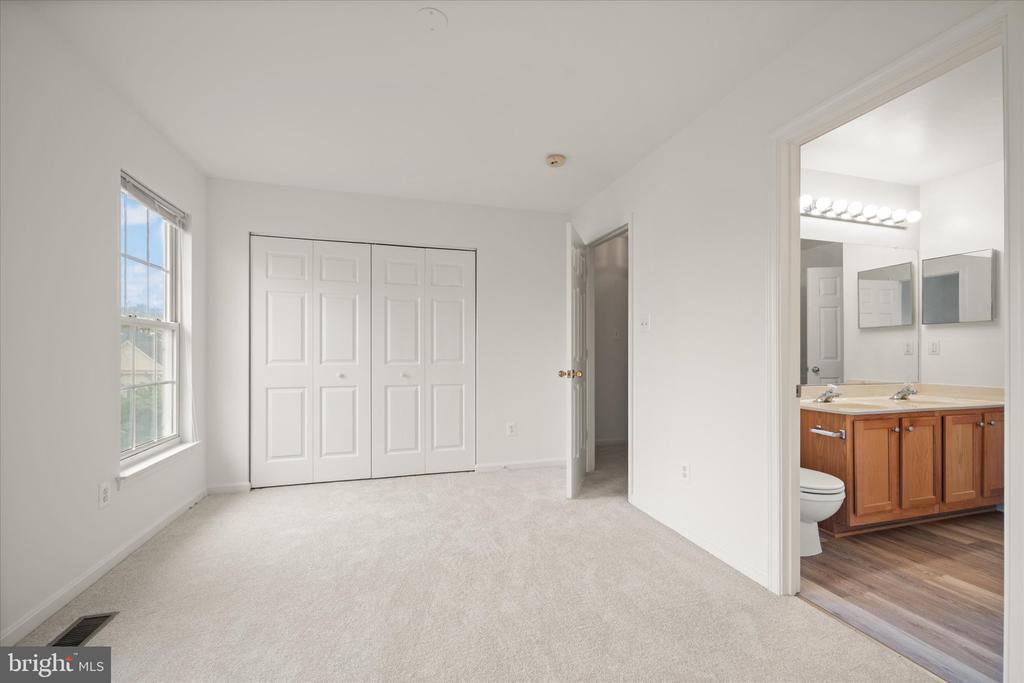 8878 STABLE FOREST PLACE
