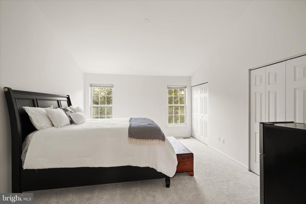 8878 STABLE FOREST PLACE