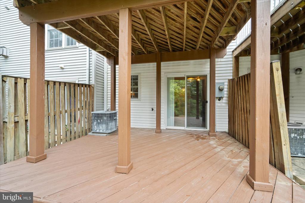 8878 STABLE FOREST PLACE
