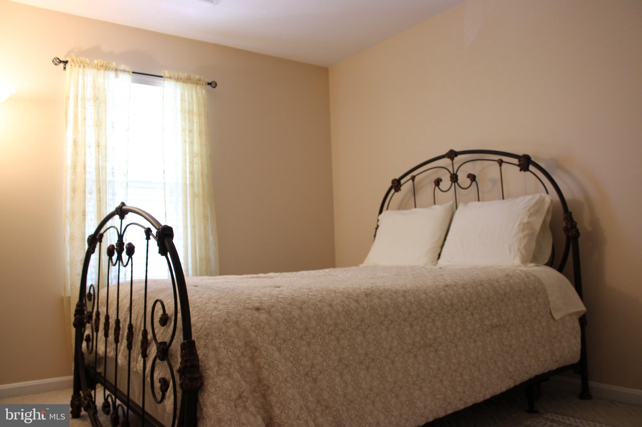 14186 HUNTERS RUN WAY