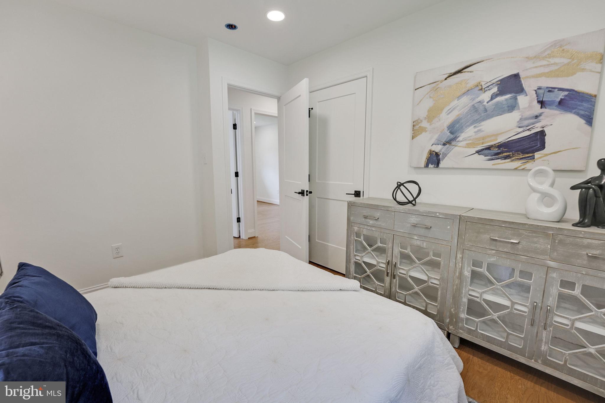 14332 BELLEVILLE AVENUE