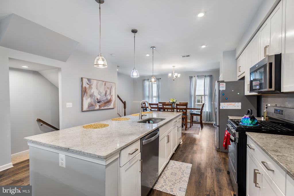 1592 DOROTHY LANE