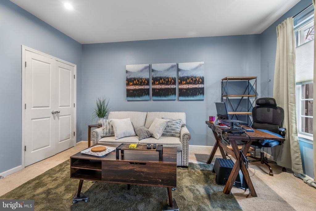 1592 DOROTHY LANE