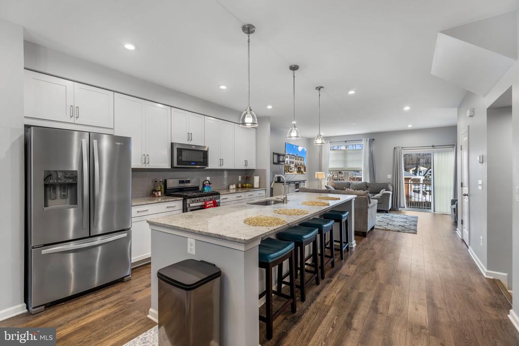 1592 DOROTHY LANE