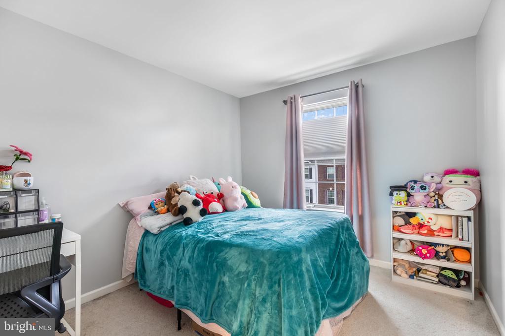 1592 DOROTHY LANE
