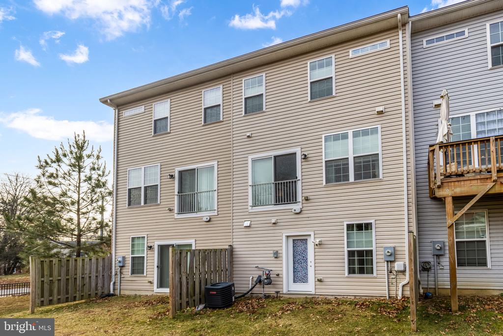 1592 DOROTHY LANE
