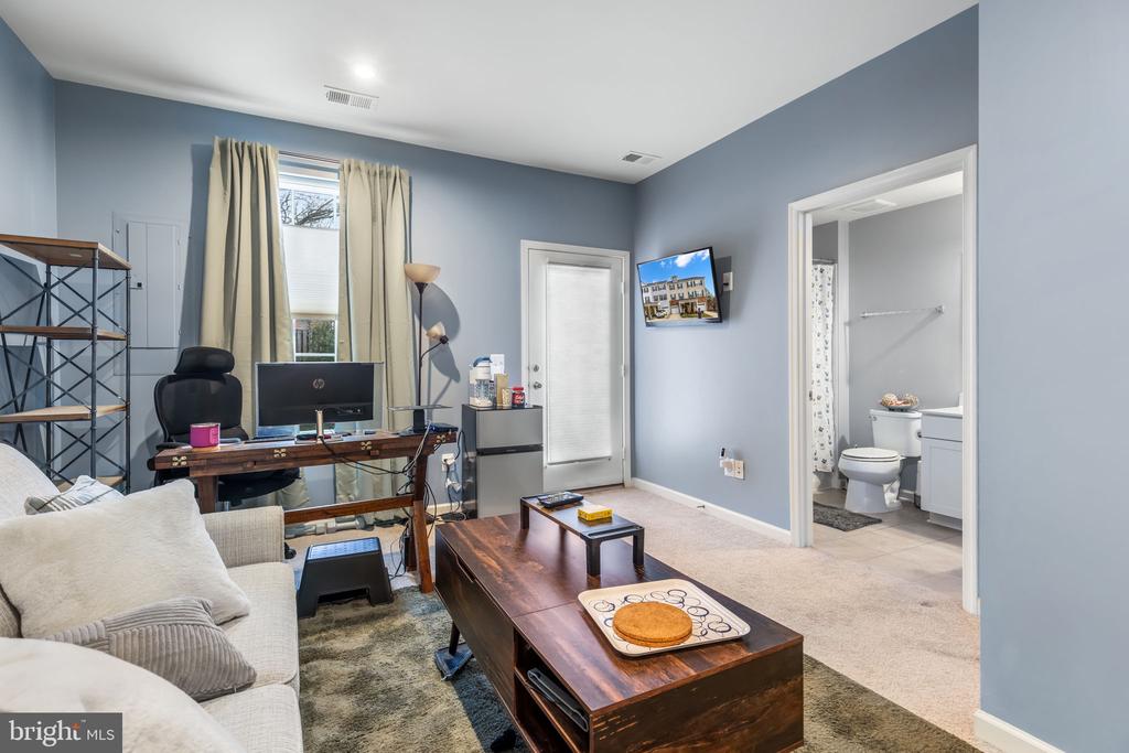 1592 DOROTHY LANE