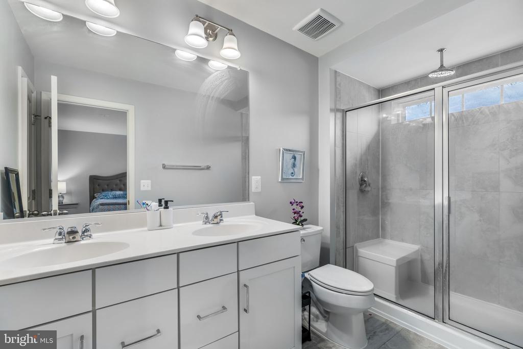 1592 DOROTHY LANE