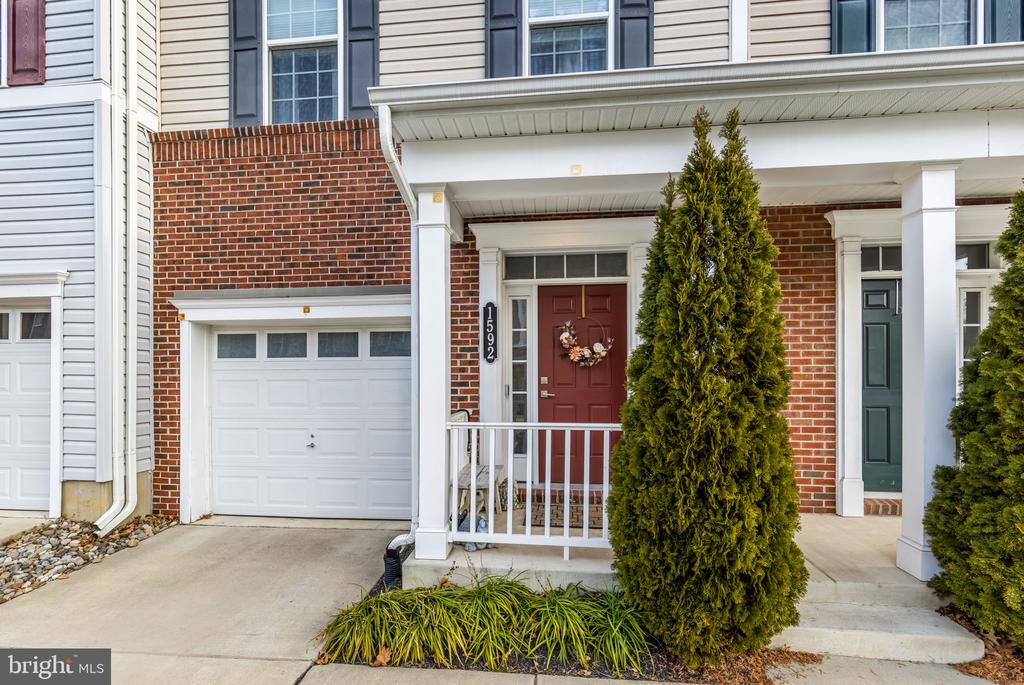 1592 DOROTHY LANE