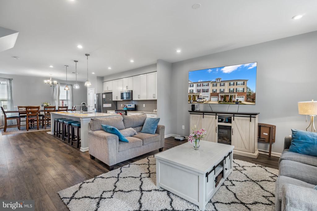 1592 DOROTHY LANE