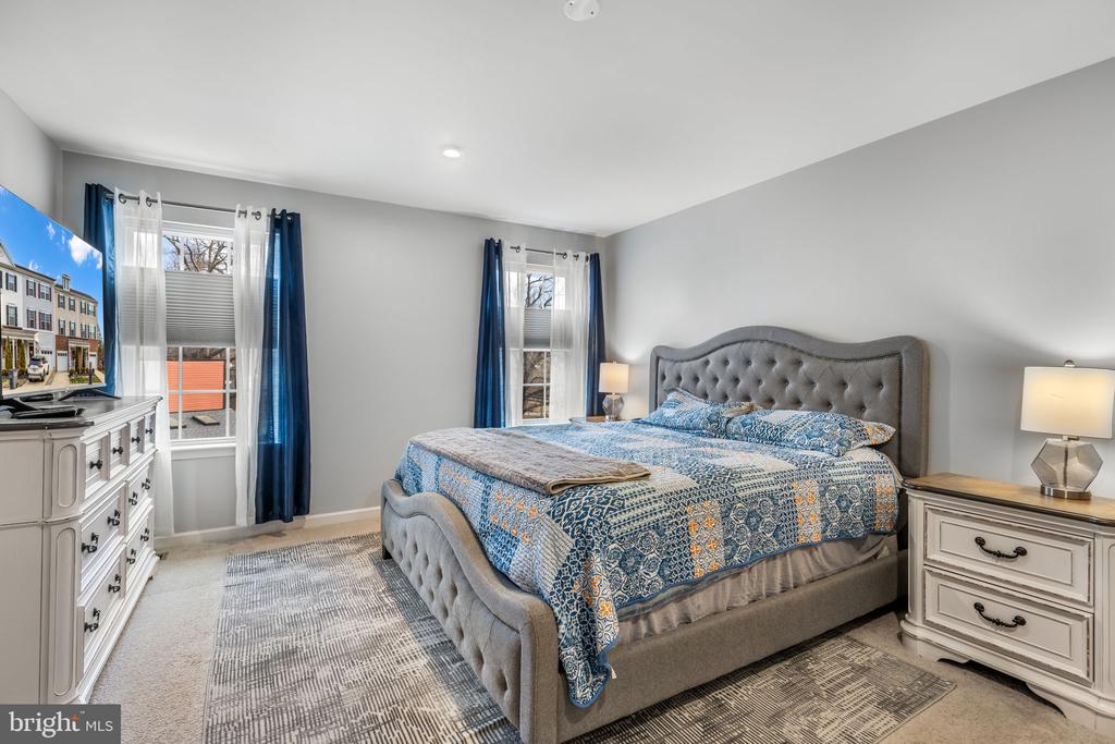 1592 DOROTHY LANE