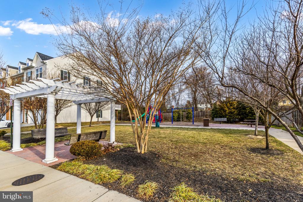 1592 DOROTHY LANE