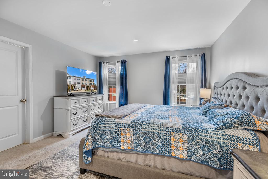 1592 DOROTHY LANE