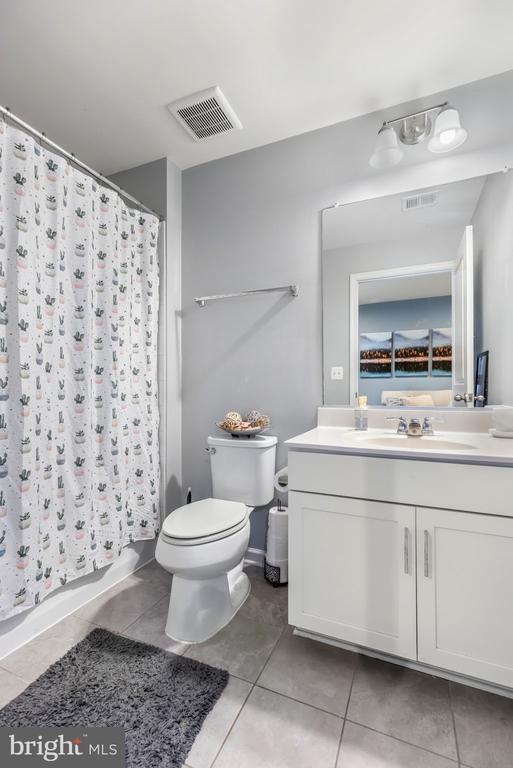 1592 DOROTHY LANE