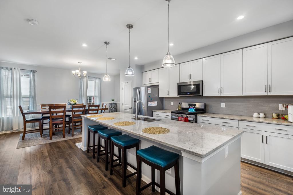 1592 DOROTHY LANE