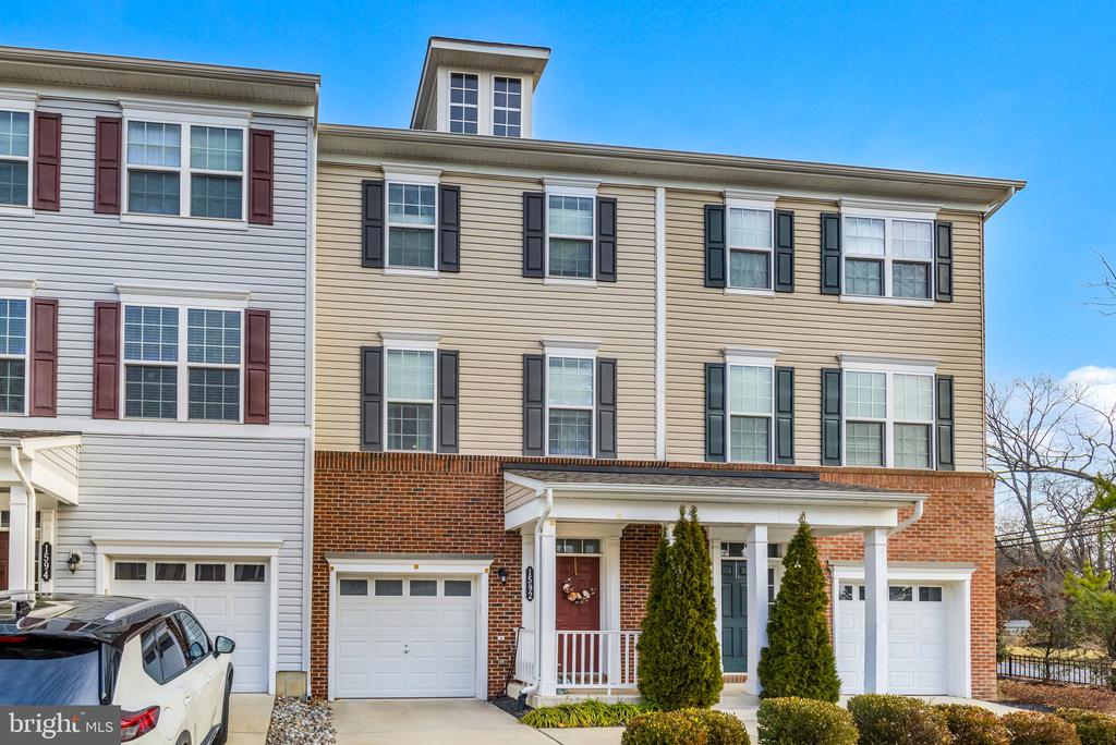 1592 DOROTHY LANE