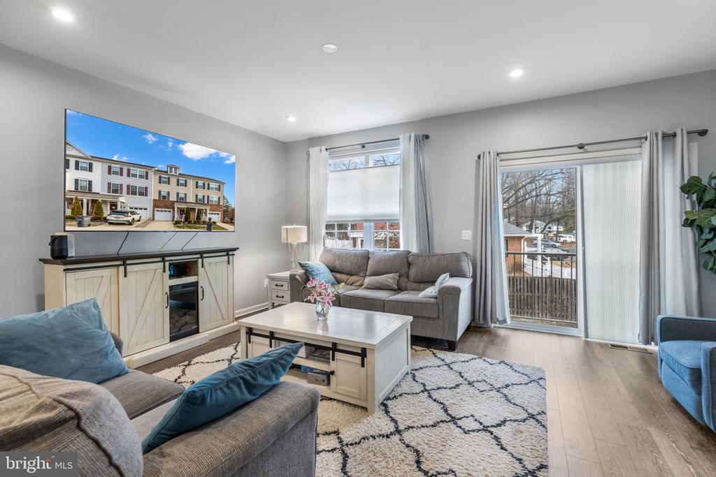 1592 DOROTHY LANE