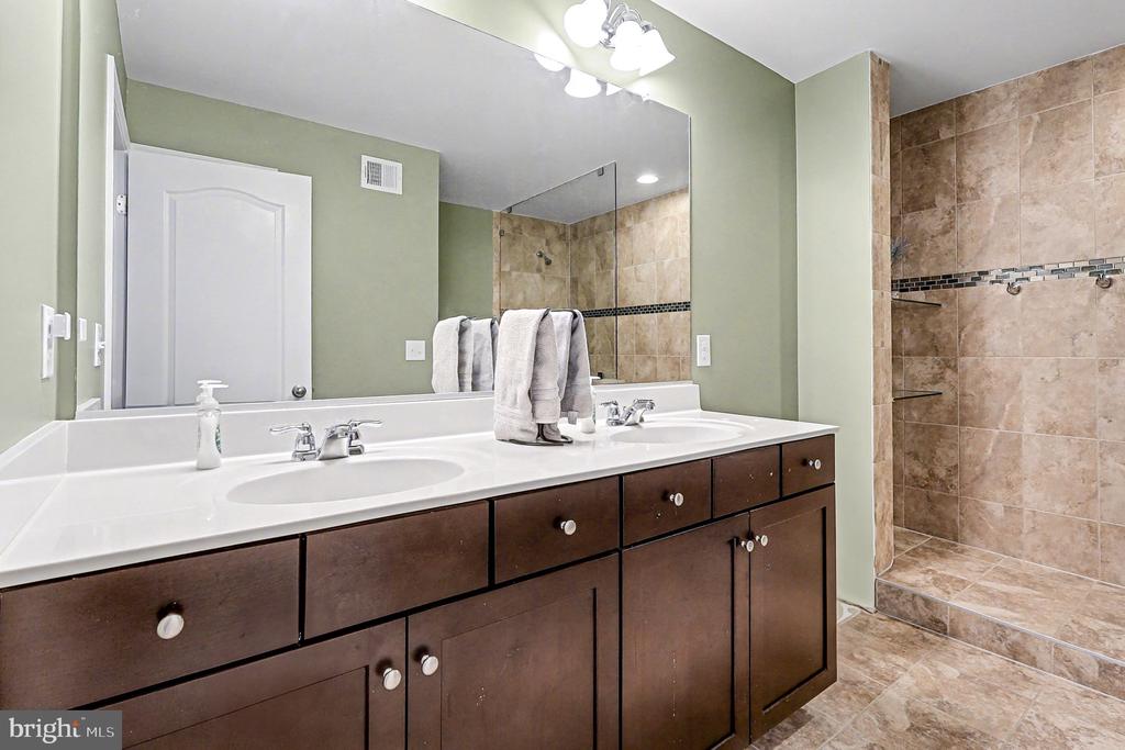 16884 PORTERS INN DRIVE