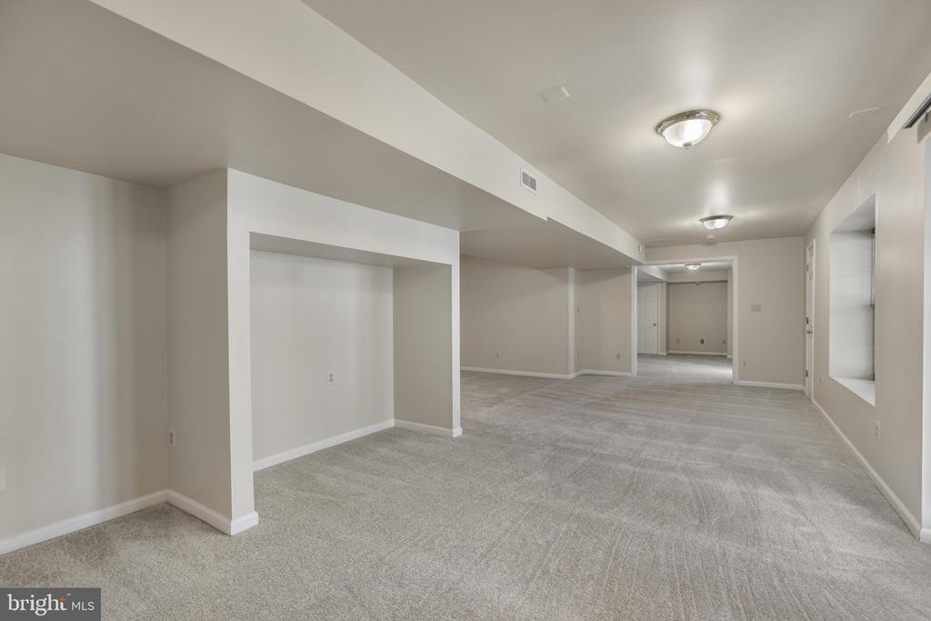 2796 MAPLE RIDGE DRIVE