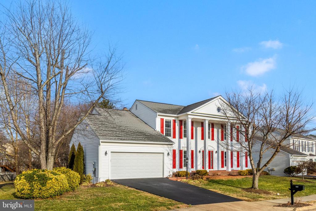 2796 MAPLE RIDGE DRIVE