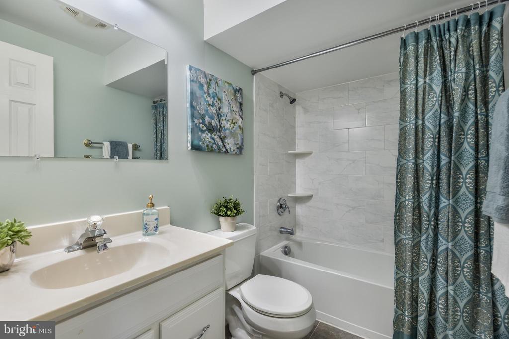 2796 MAPLE RIDGE DRIVE