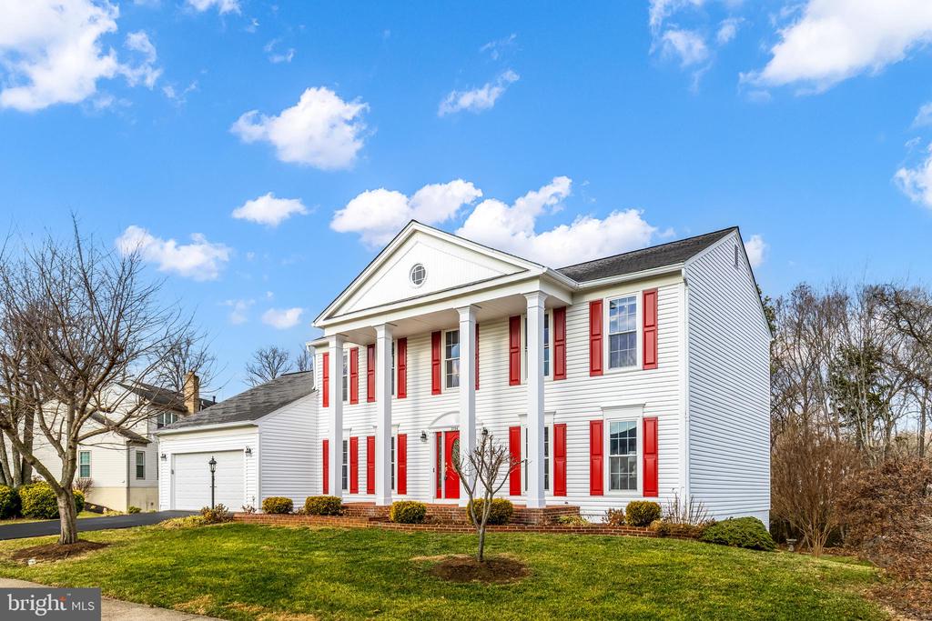 2796 MAPLE RIDGE DRIVE