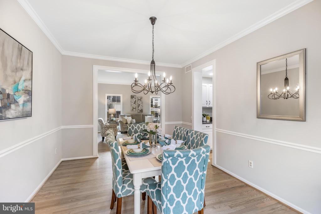 2796 MAPLE RIDGE DRIVE