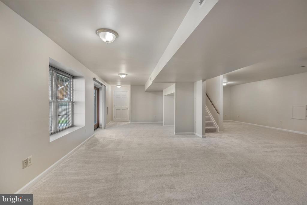 2796 MAPLE RIDGE DRIVE
