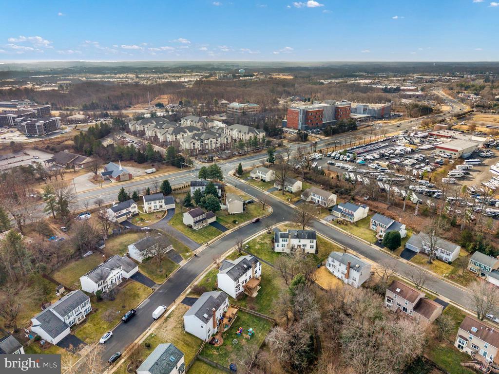 2796 MAPLE RIDGE DRIVE