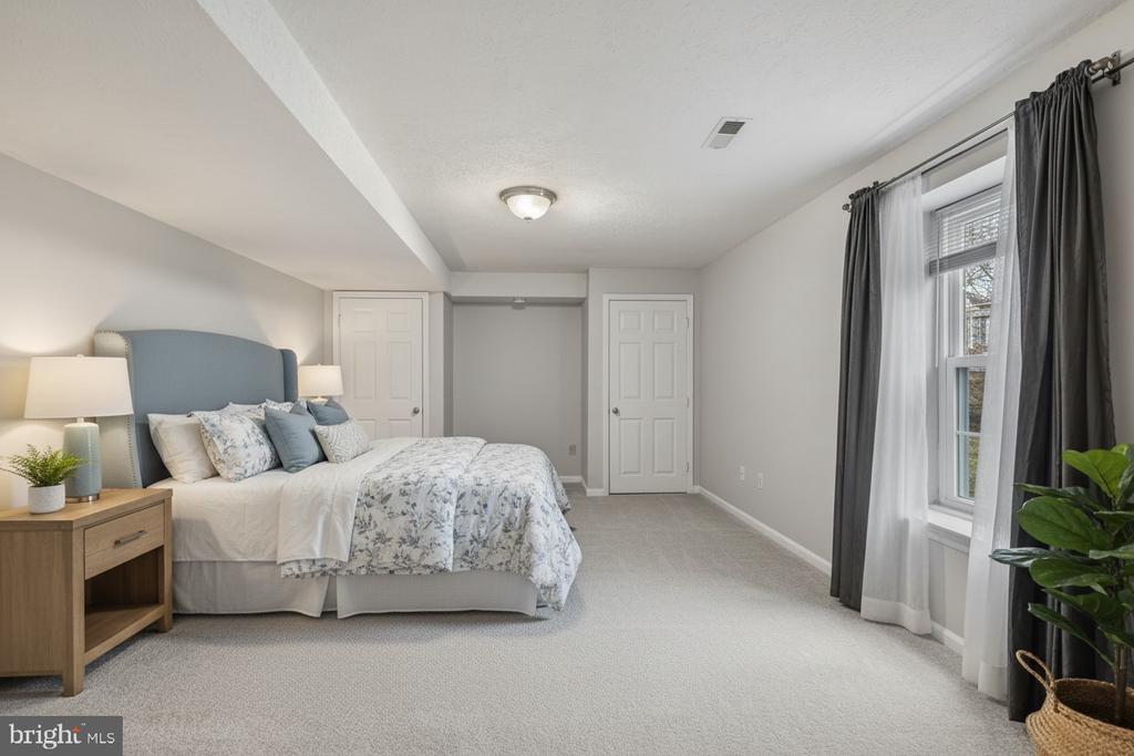 2796 MAPLE RIDGE DRIVE